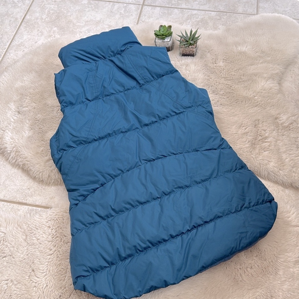 Athleta Downtown Puffer Vest Down in Dark Sardina Blue / Teal Small Semi Fitted - Picture 3 of 14